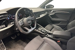 sininen Audi S3 2021 kuva 7.