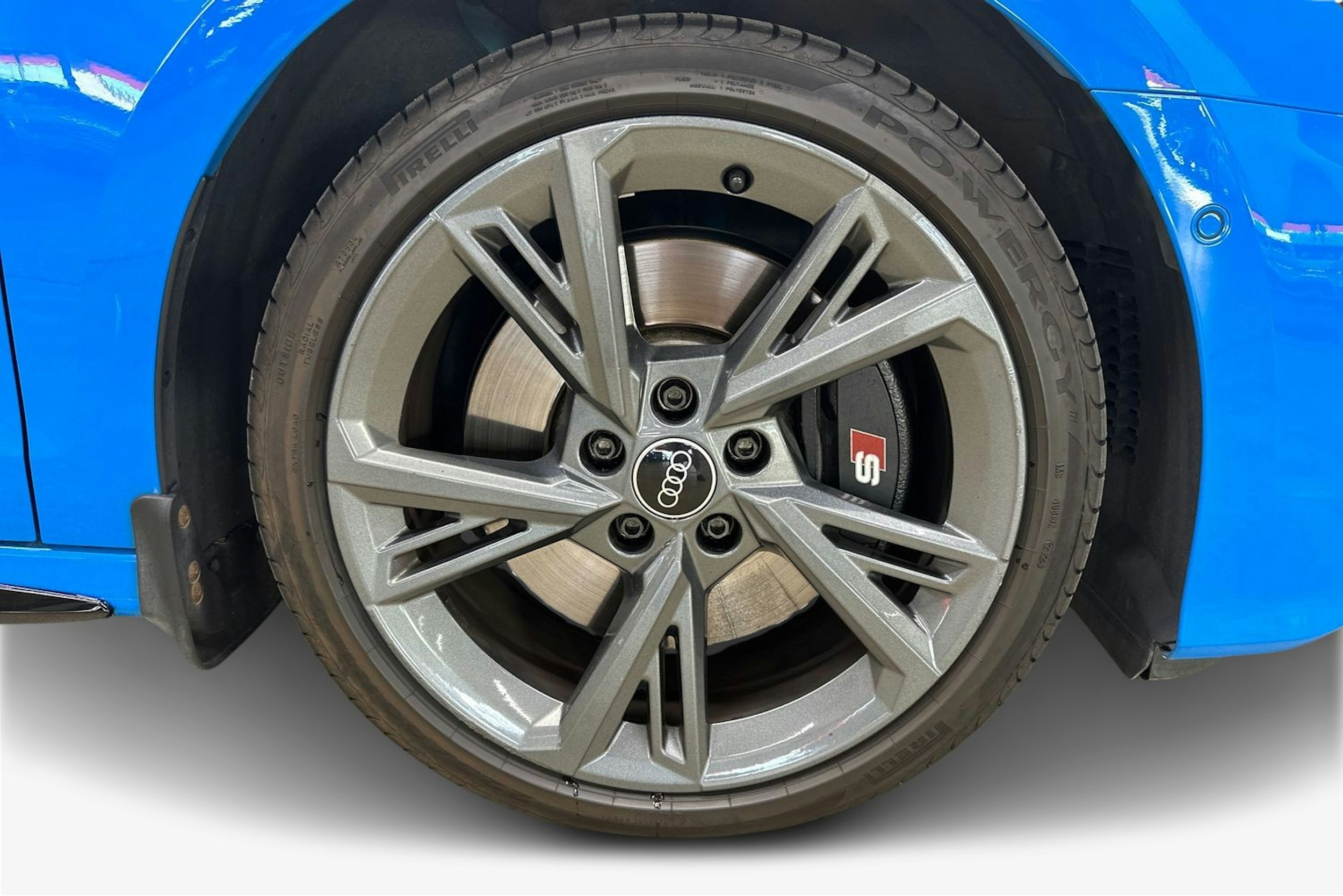 sininen Audi S3 2021 kuva 11.