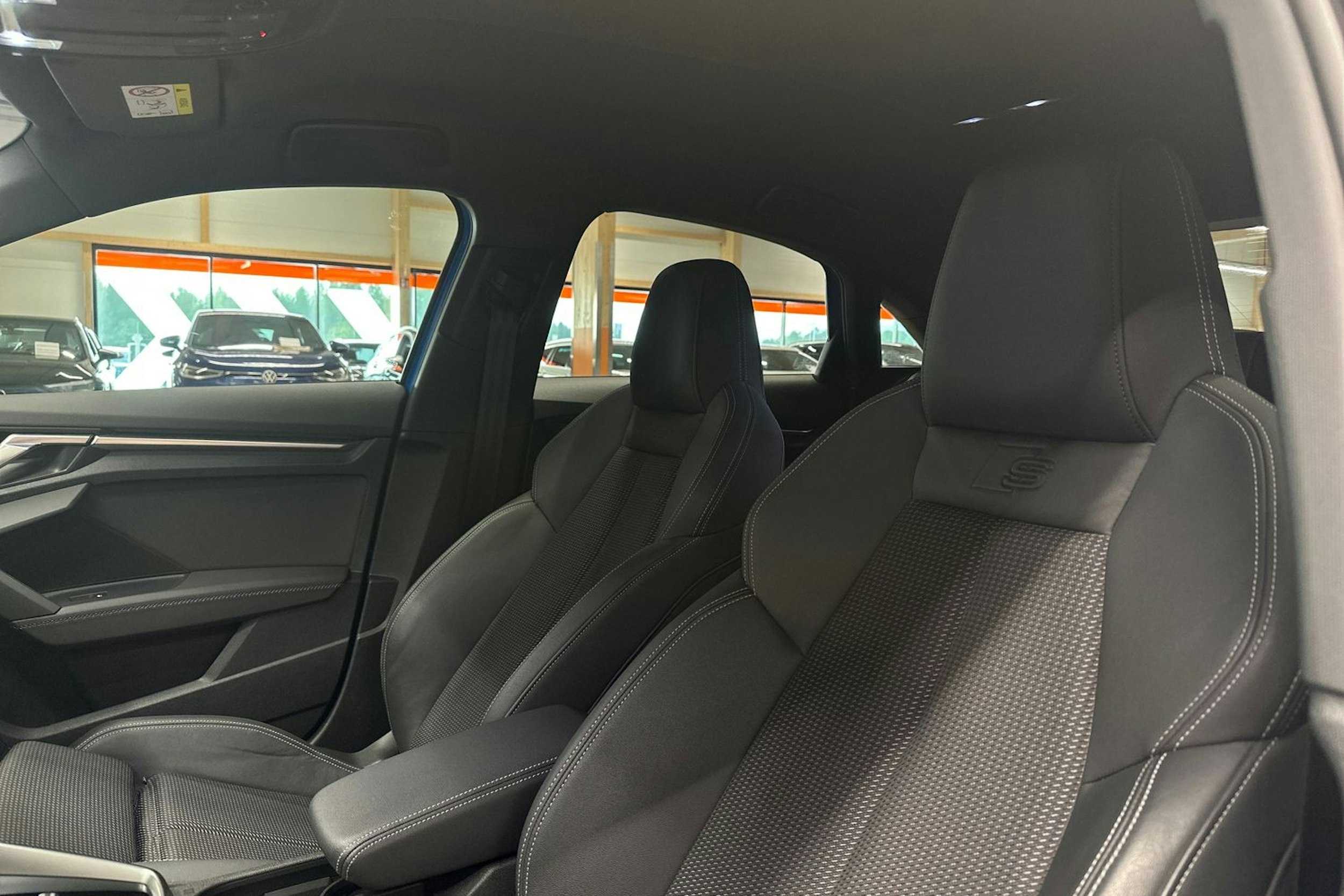 sininen Audi S3 2021 kuva 13.