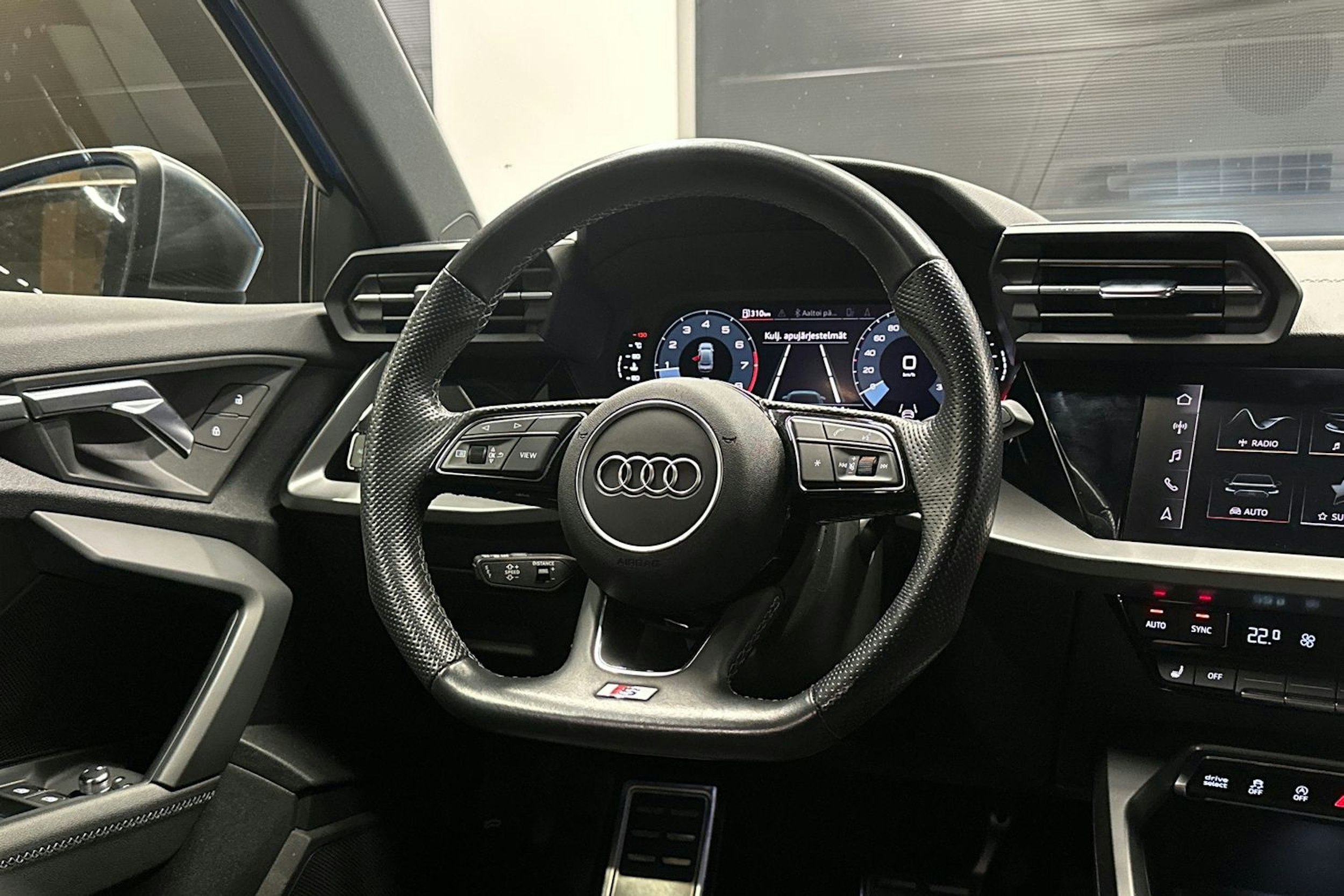 sininen Audi S3 2021 kuva 19.