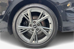 Musta Audi S3 2022 kuva 9.
