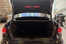 Musta Audi S3 2022 kuva 11.