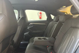 Musta Audi S3 2022 kuva 12.