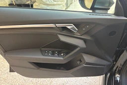 Musta Audi S3 2022 kuva 13.