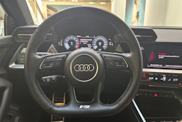 Musta Audi S3 2022 kuva 15.