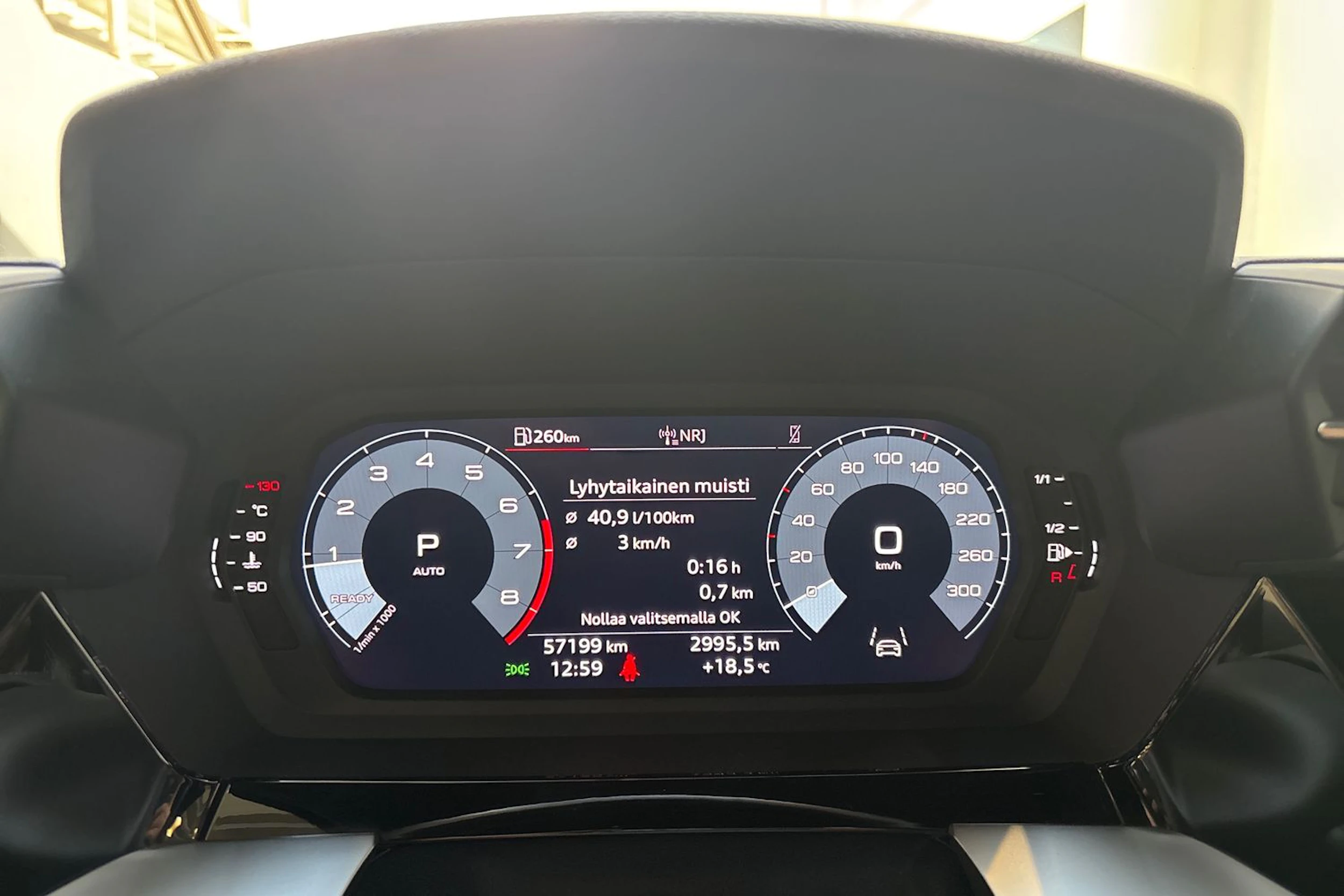 Musta Audi S3 2022 kuva 16.