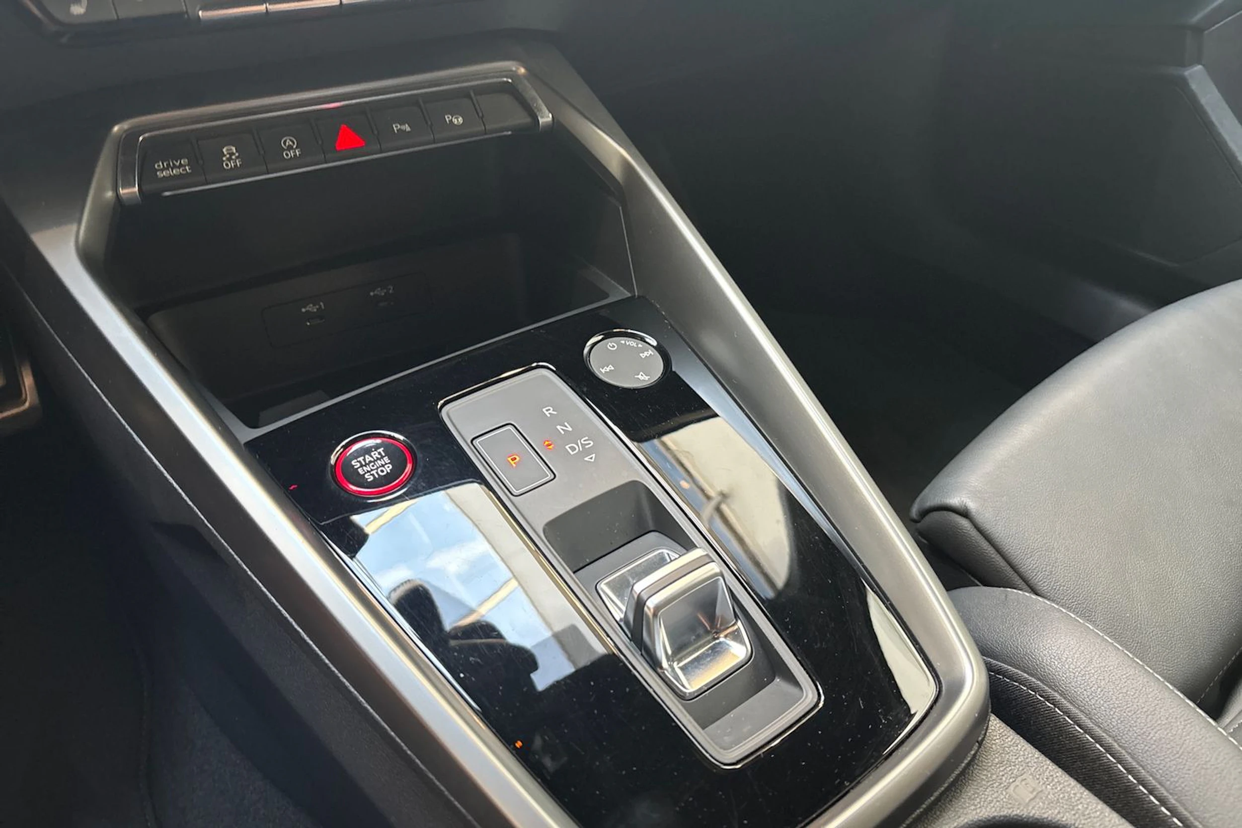 Musta Audi S3 2022 kuva 18.