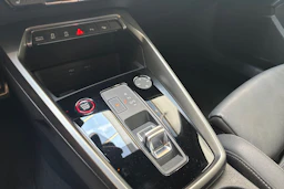 Musta Audi S3 2022 kuva 18.