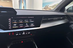 Musta Audi S3 2022 kuva 19.