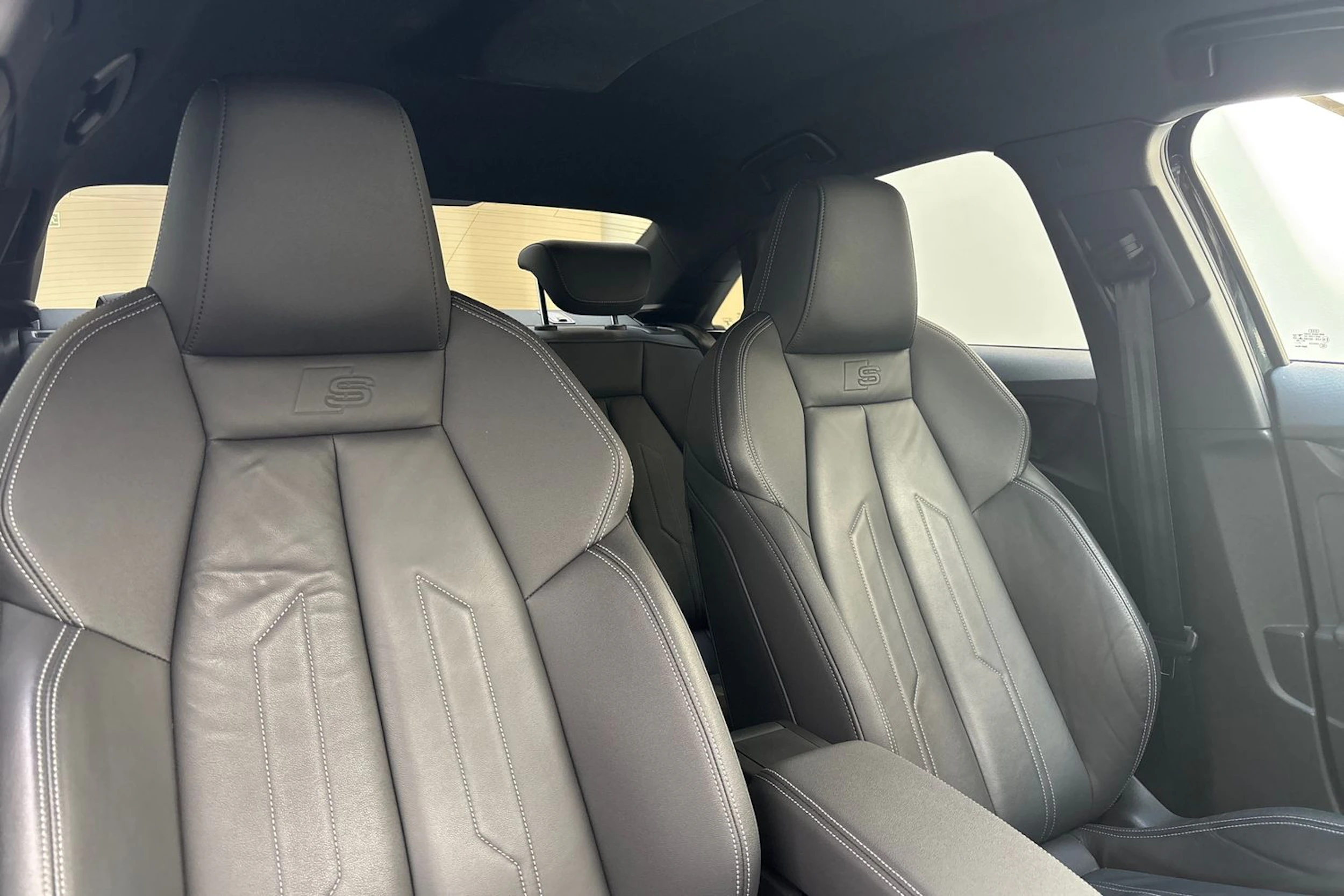 Musta Audi S3 2022 kuva 24.