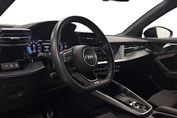 Punainen Audi S3 2022 kuva 7.