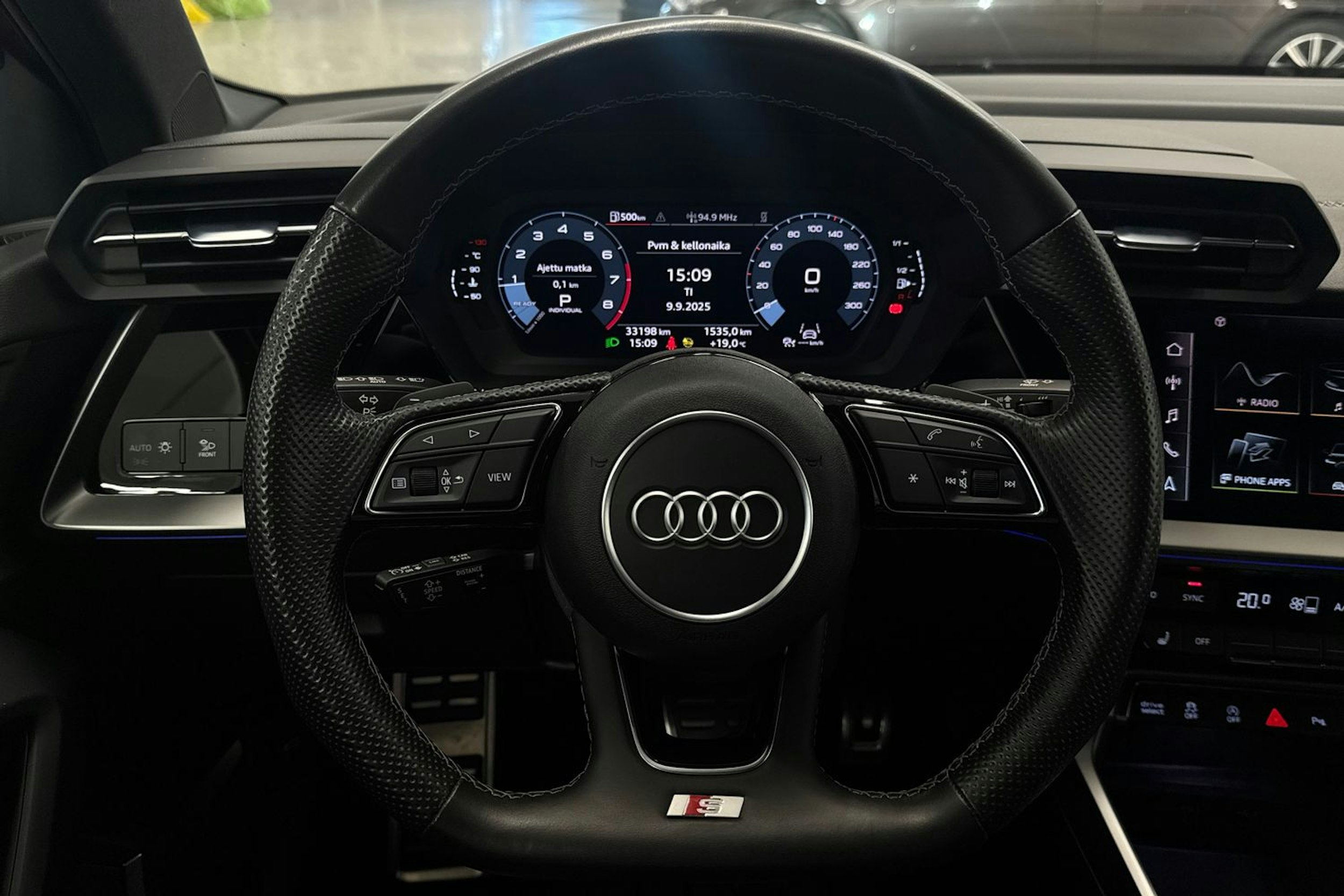 Punainen Audi S3 2022 kuva 14.