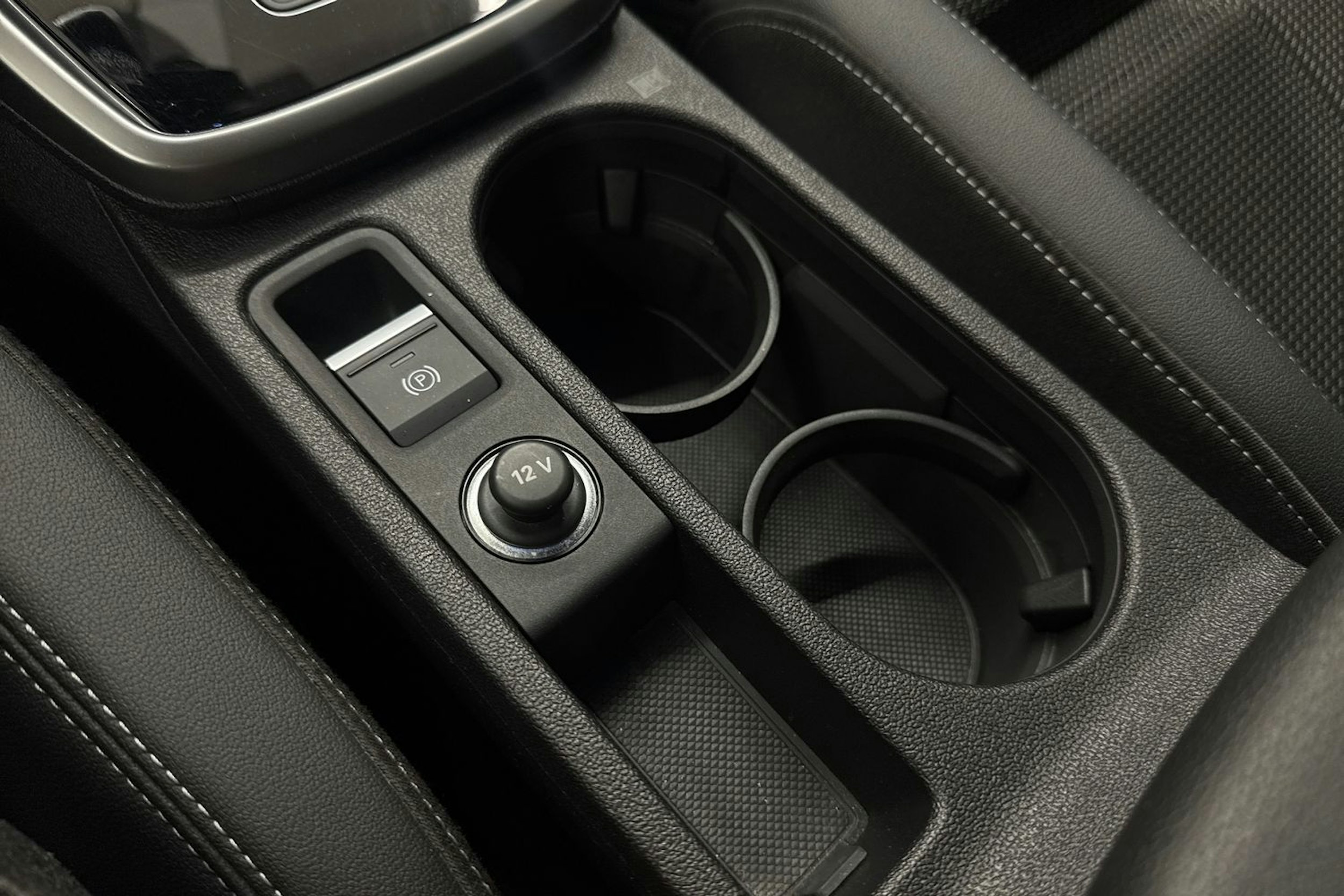 Punainen Audi S3 2022 kuva 22.