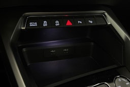 Punainen Audi S3 2022 kuva 23.