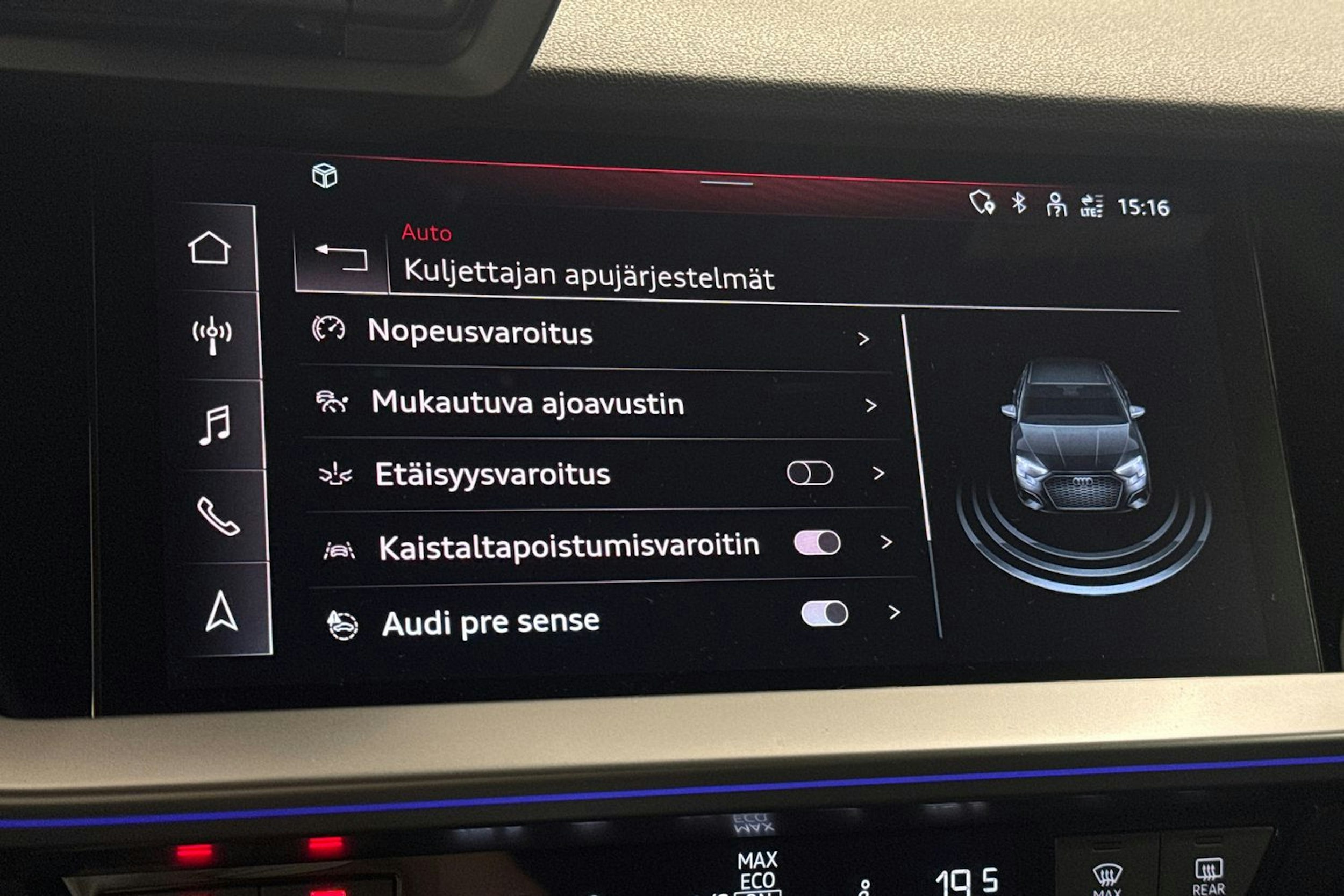 Punainen Audi S3 2022 kuva 31.