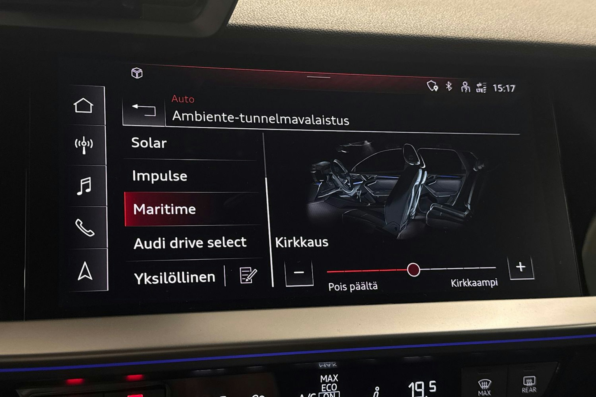 Punainen Audi S3 2022 kuva 33.