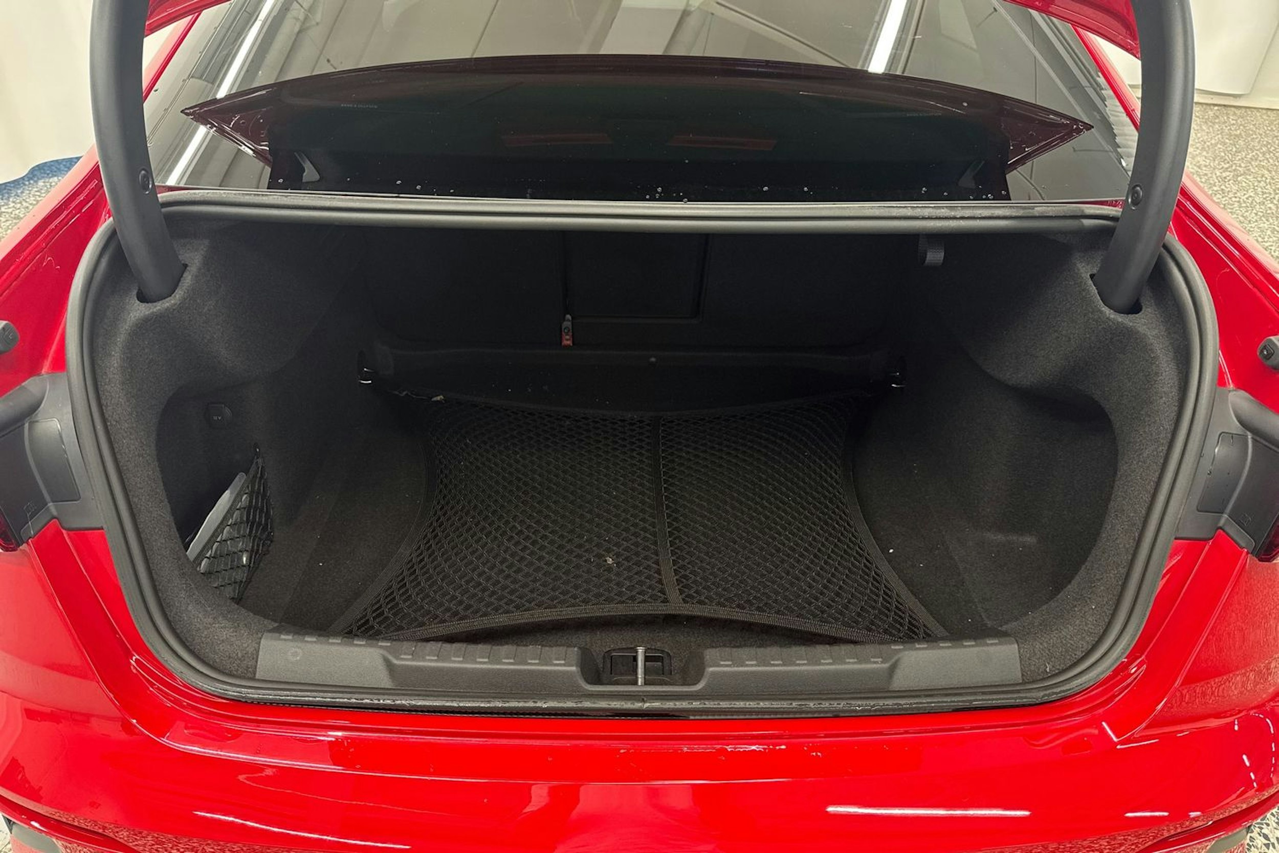 Punainen Audi S3 2022 kuva 35.