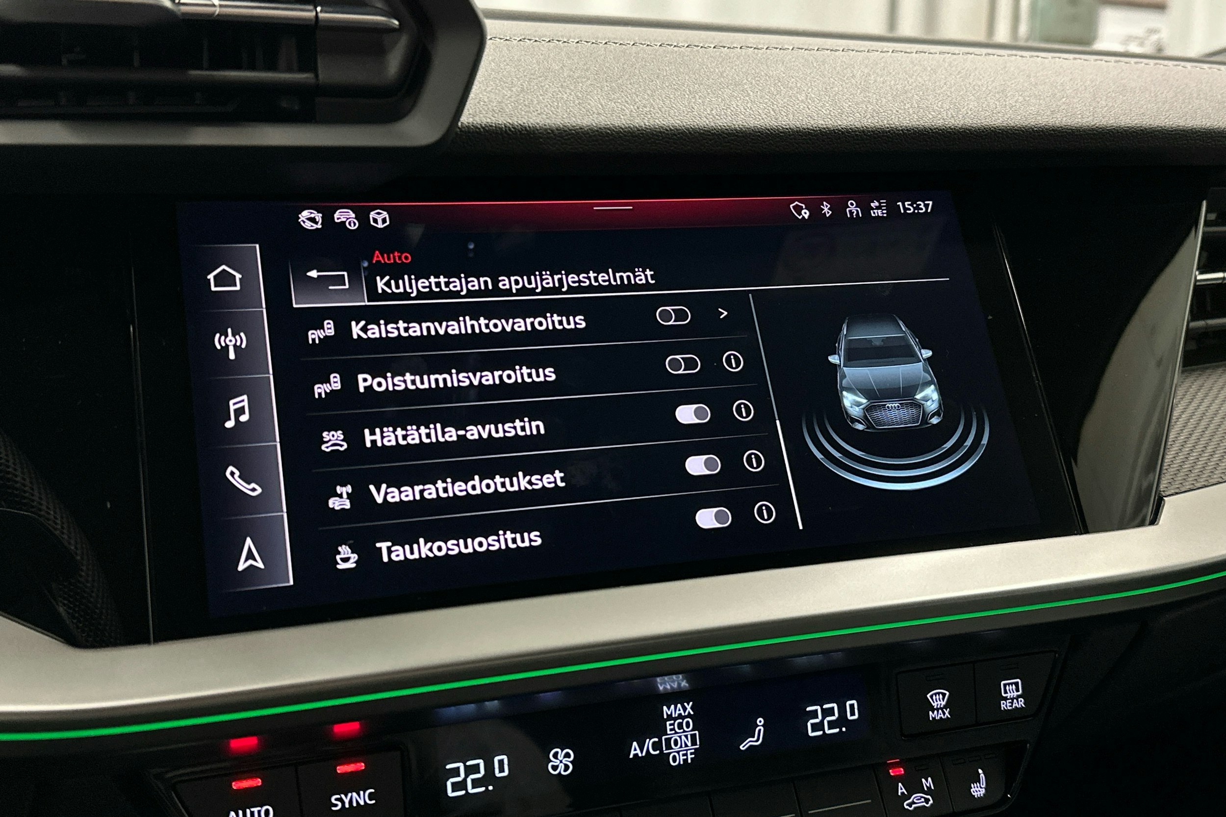 vihreä Audi S3 2023 kuva 17.