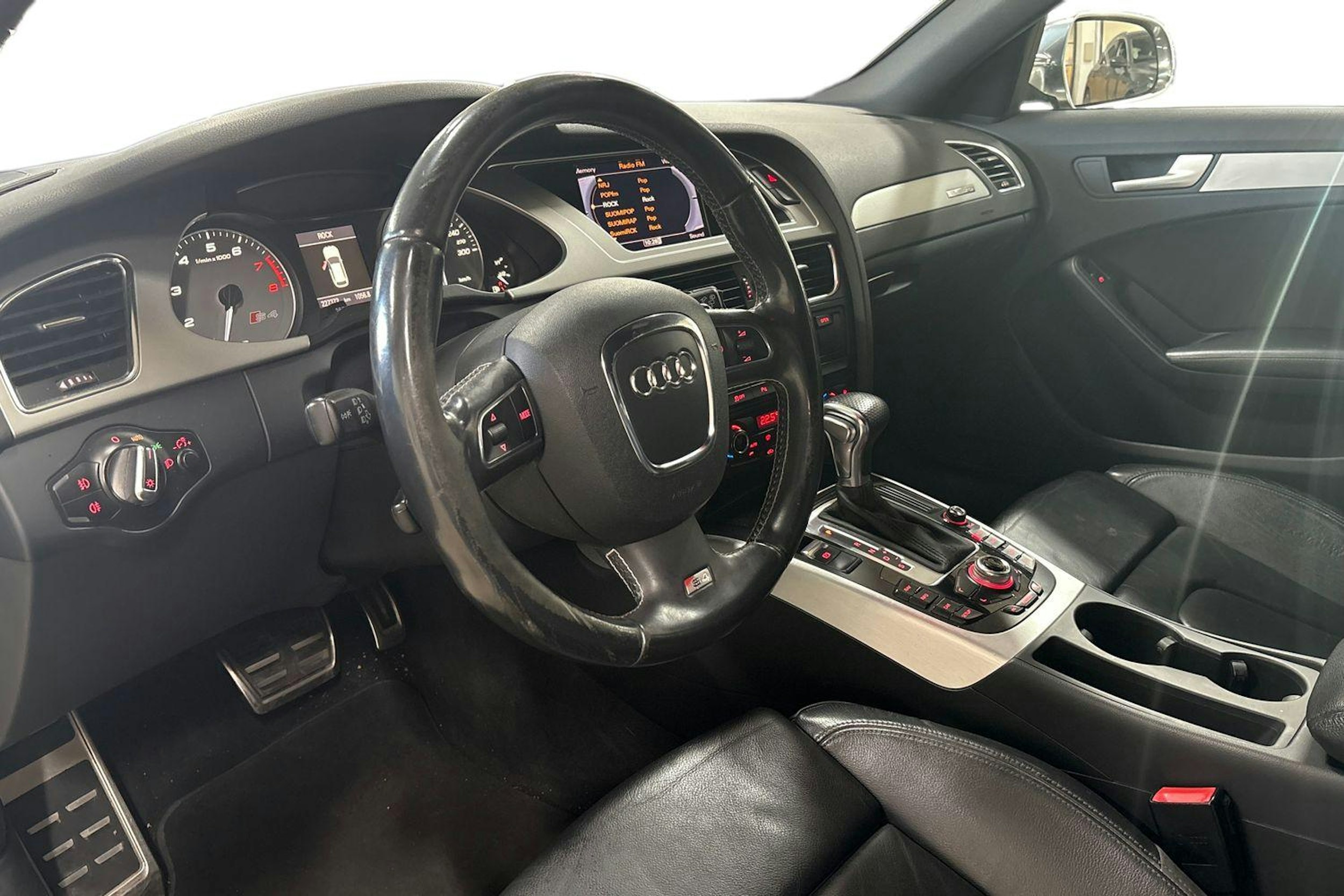 musta Audi S4 2012 kuva 7.