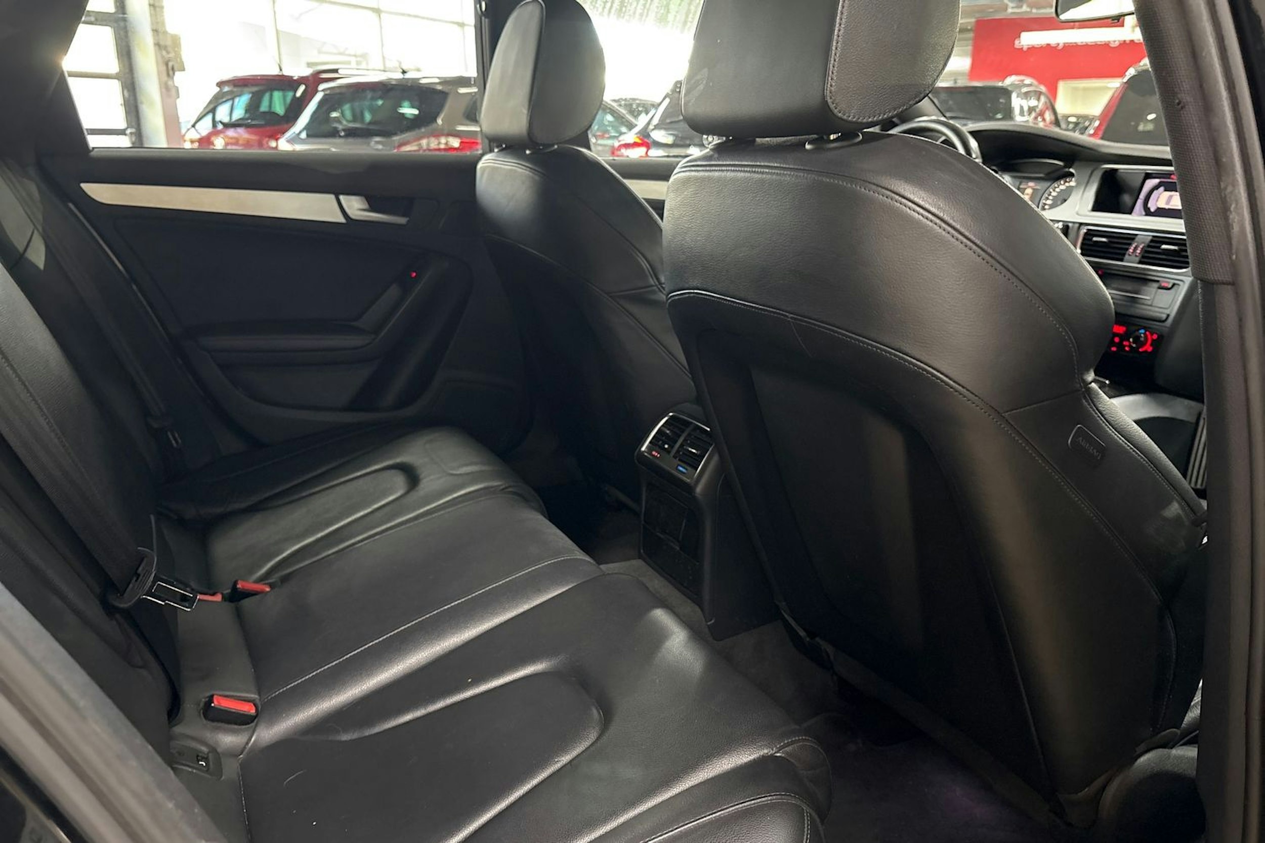 musta Audi S4 2012 kuva 14.