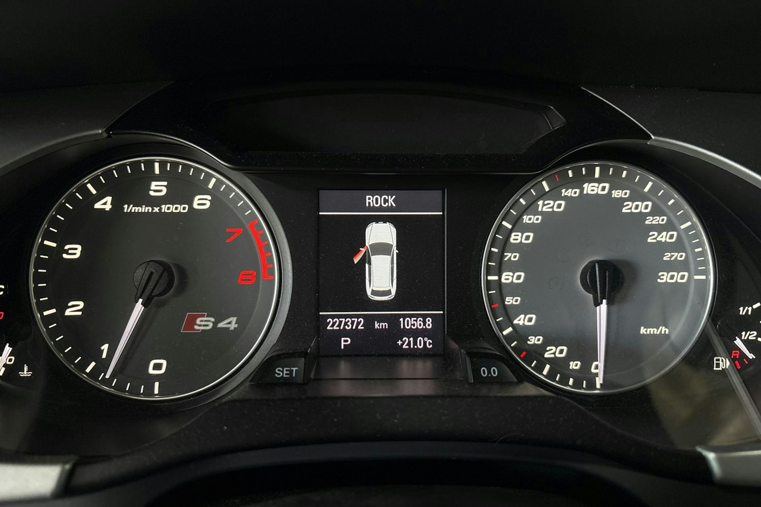 musta Audi S4 2012 kuva 16.