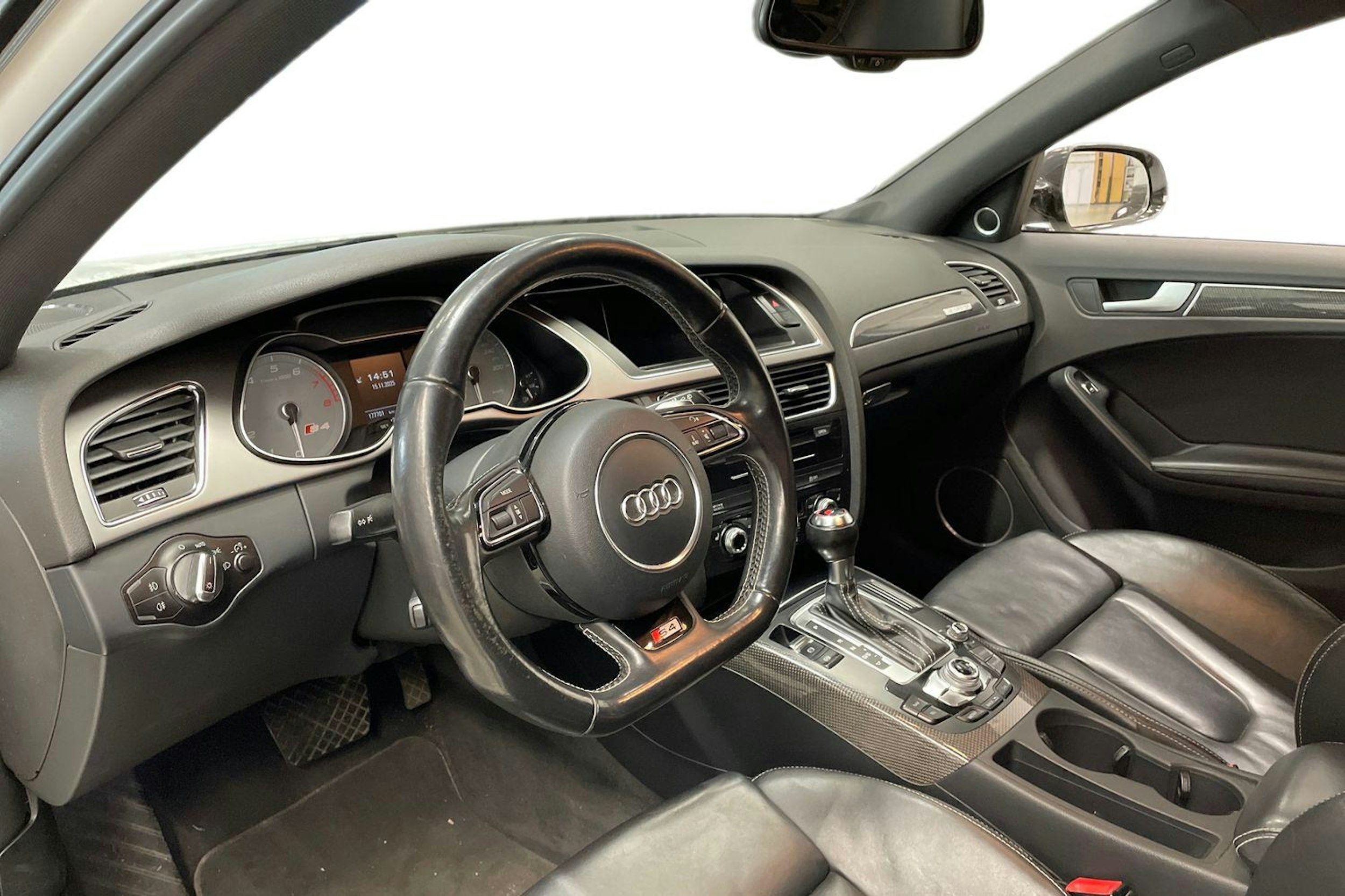 valkoinen Audi S4 2012 kuva 3.