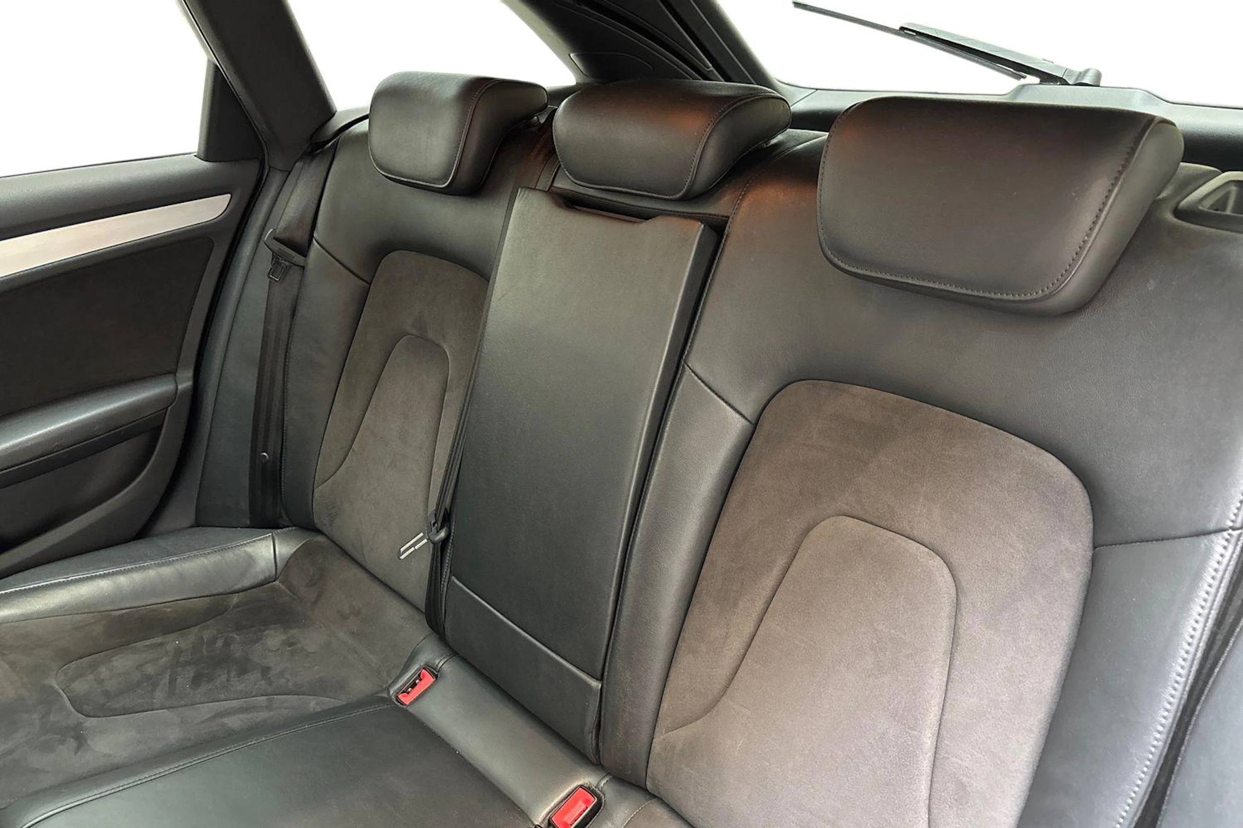 Musta Audi S4 2012 kuva 8.