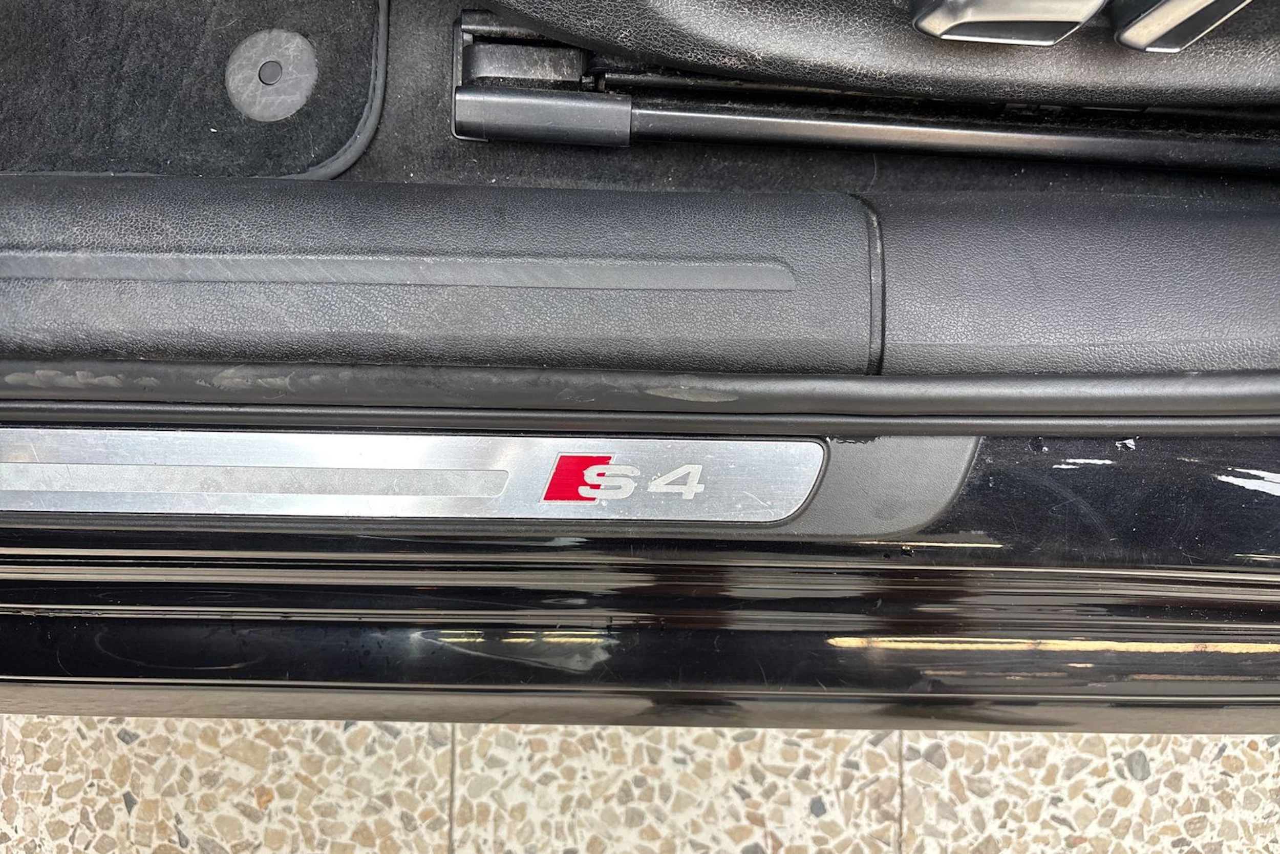 Musta Audi S4 2012 kuva 17.