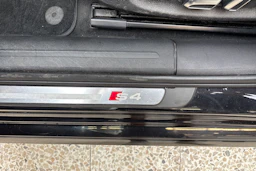 Musta Audi S4 2012 kuva 17.