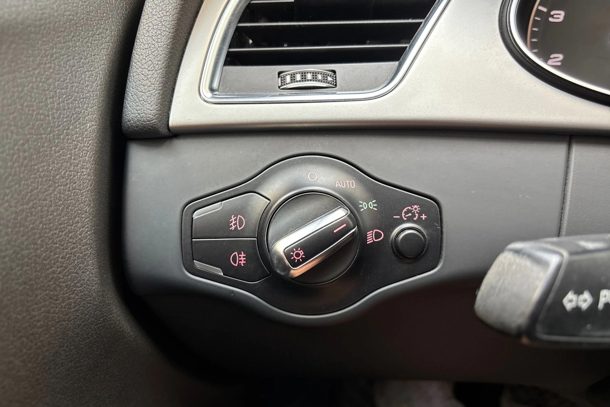 Musta Audi S4 2012 kuva 18.