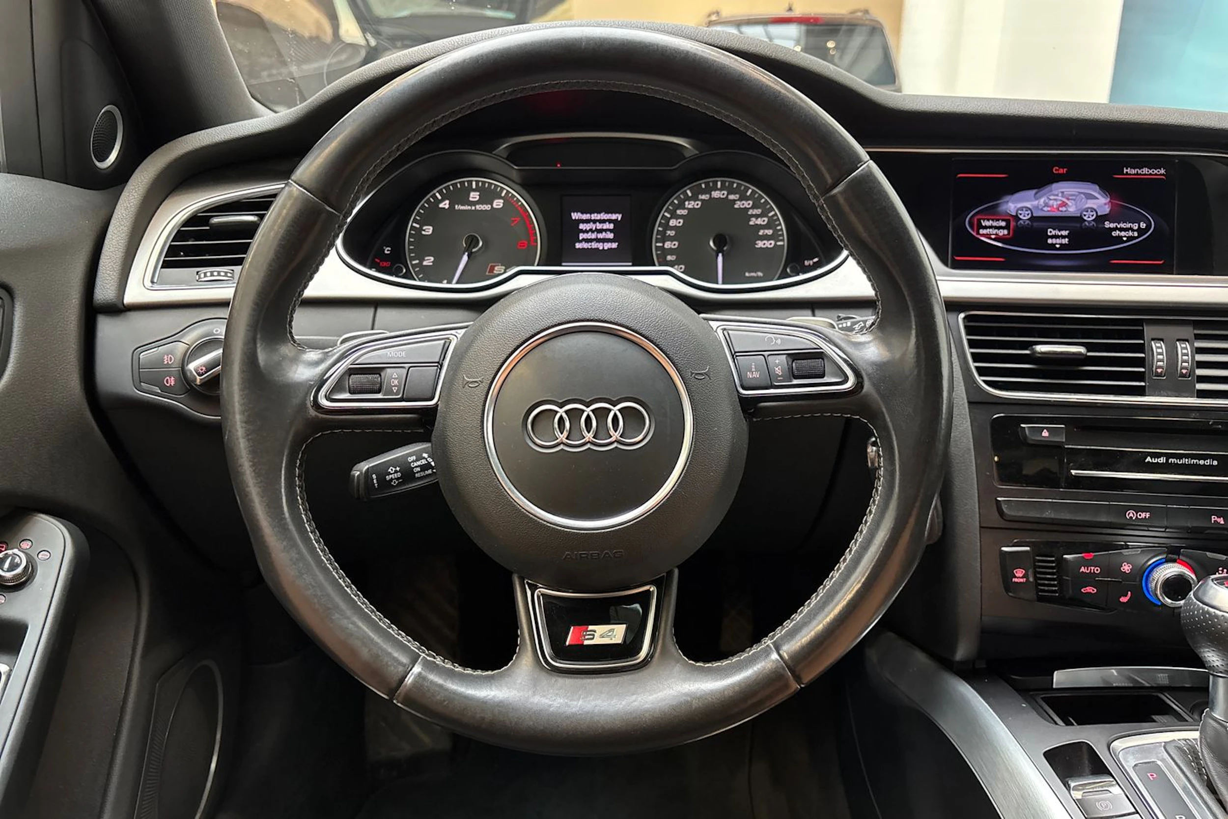 Musta Audi S4 2012 kuva 19.