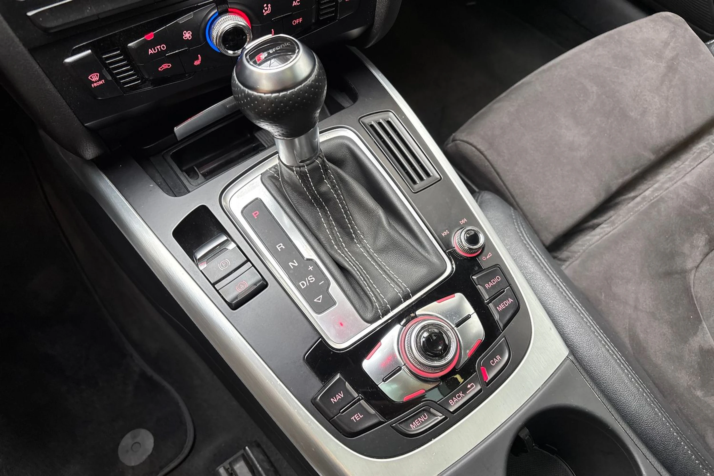 Musta Audi S4 2012 kuva 22.