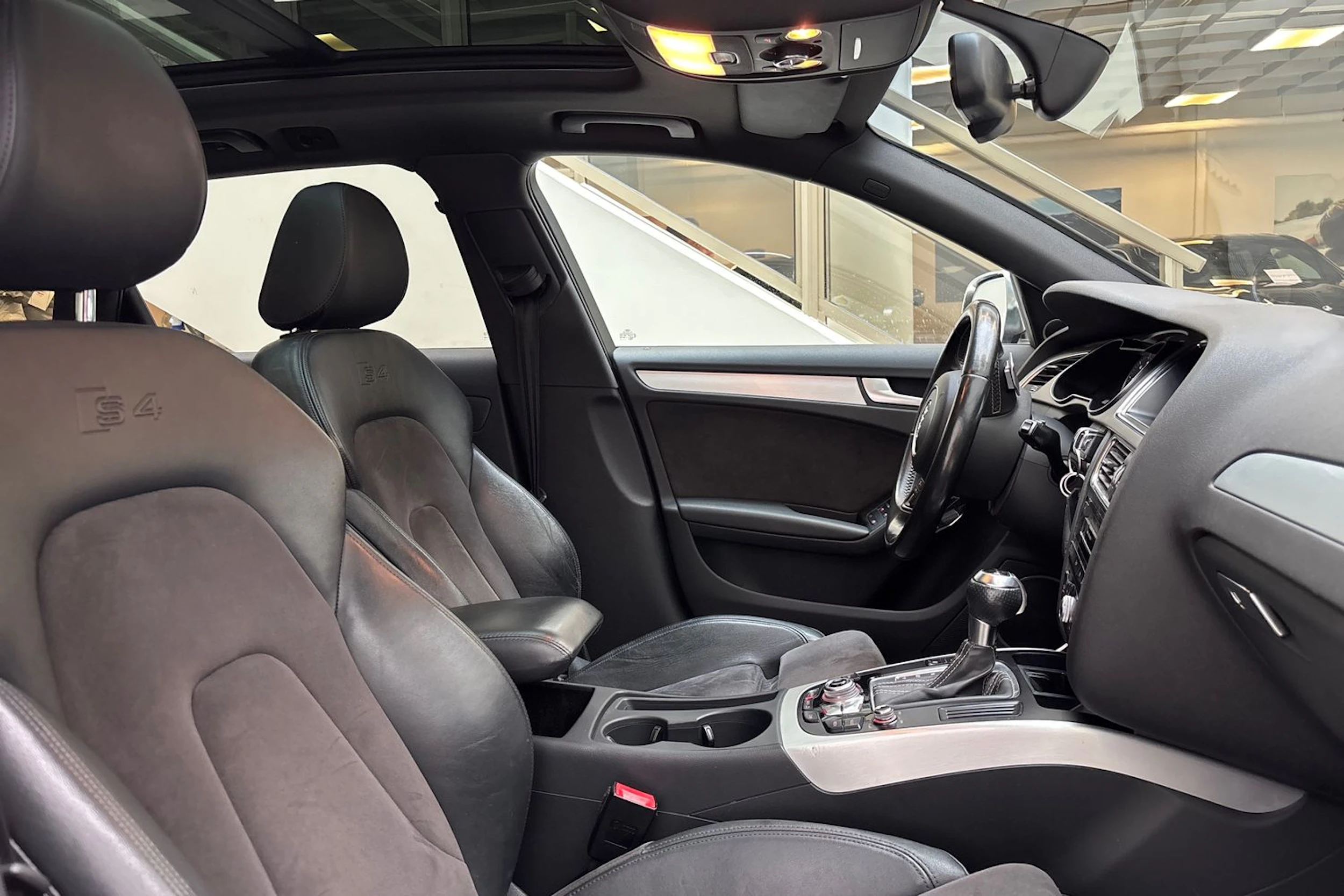 Musta Audi S4 2012 kuva 27.