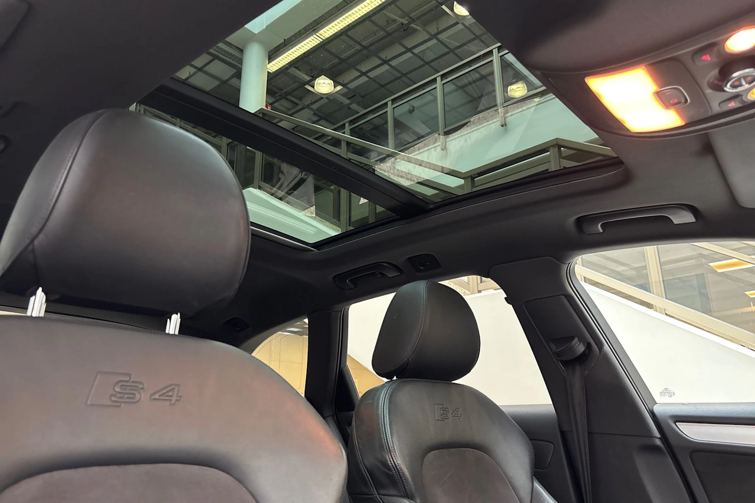 Musta Audi S4 2012 kuva 28.