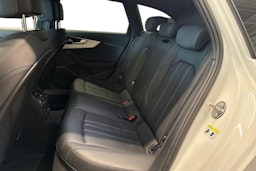 valkoinen Audi S4 2023 kuva 10.