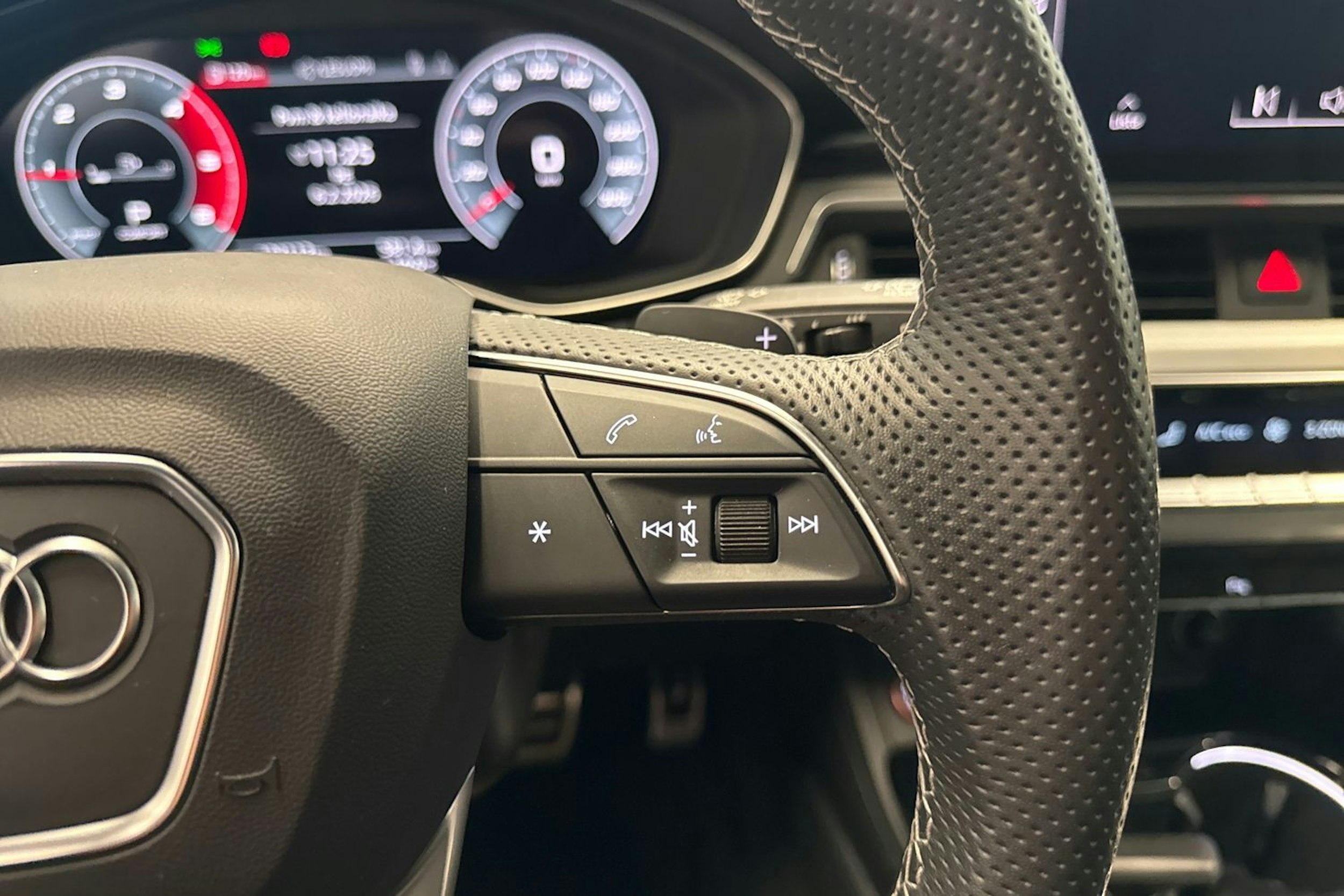 valkoinen Audi S4 2023 kuva 16.