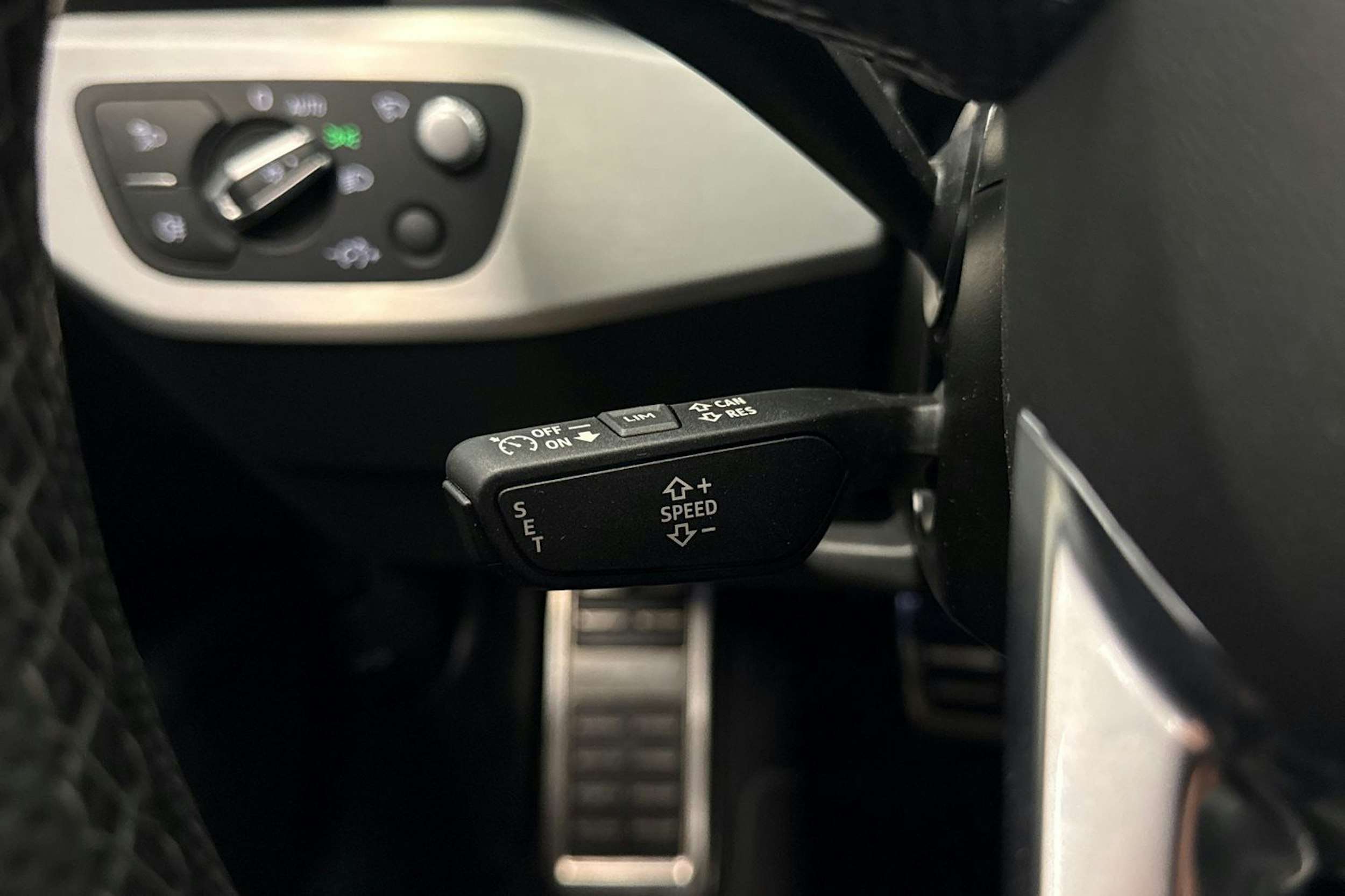 valkoinen Audi S4 2023 kuva 17.