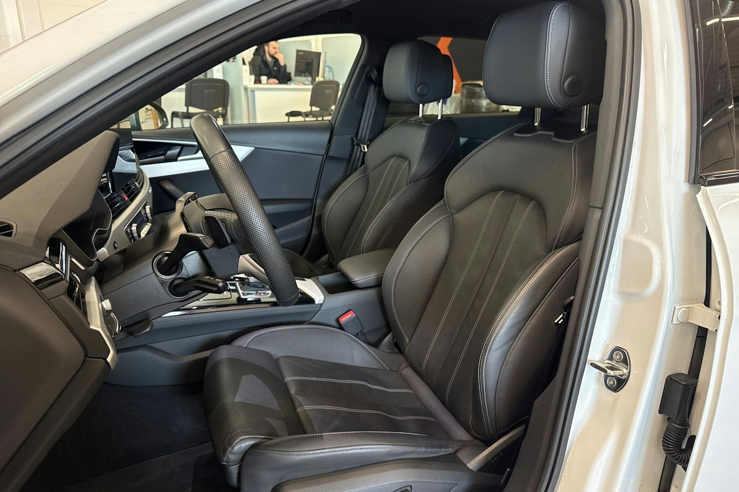 valkoinen Audi S4 2023 kuva 30.