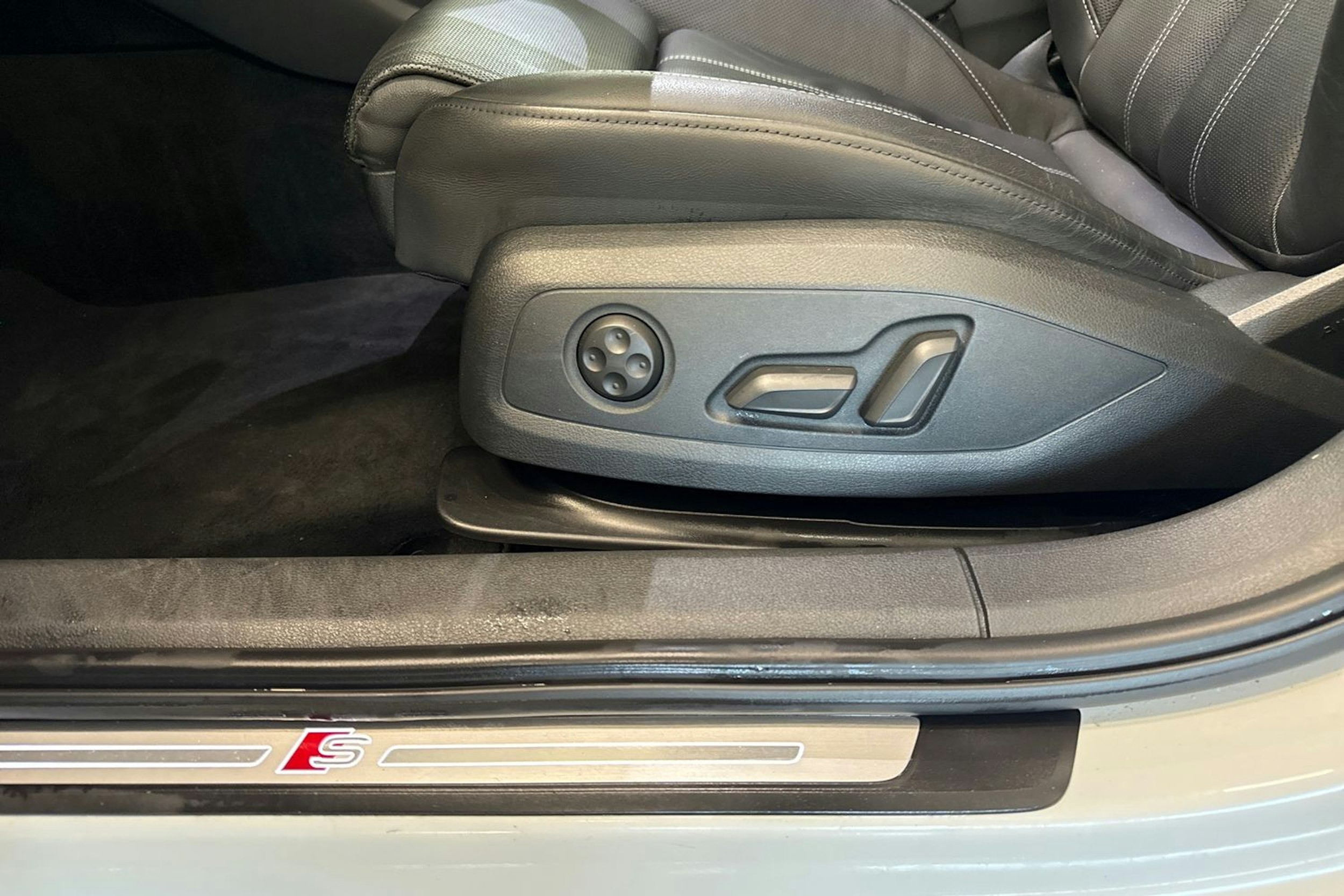 valkoinen Audi S4 2023 kuva 31.