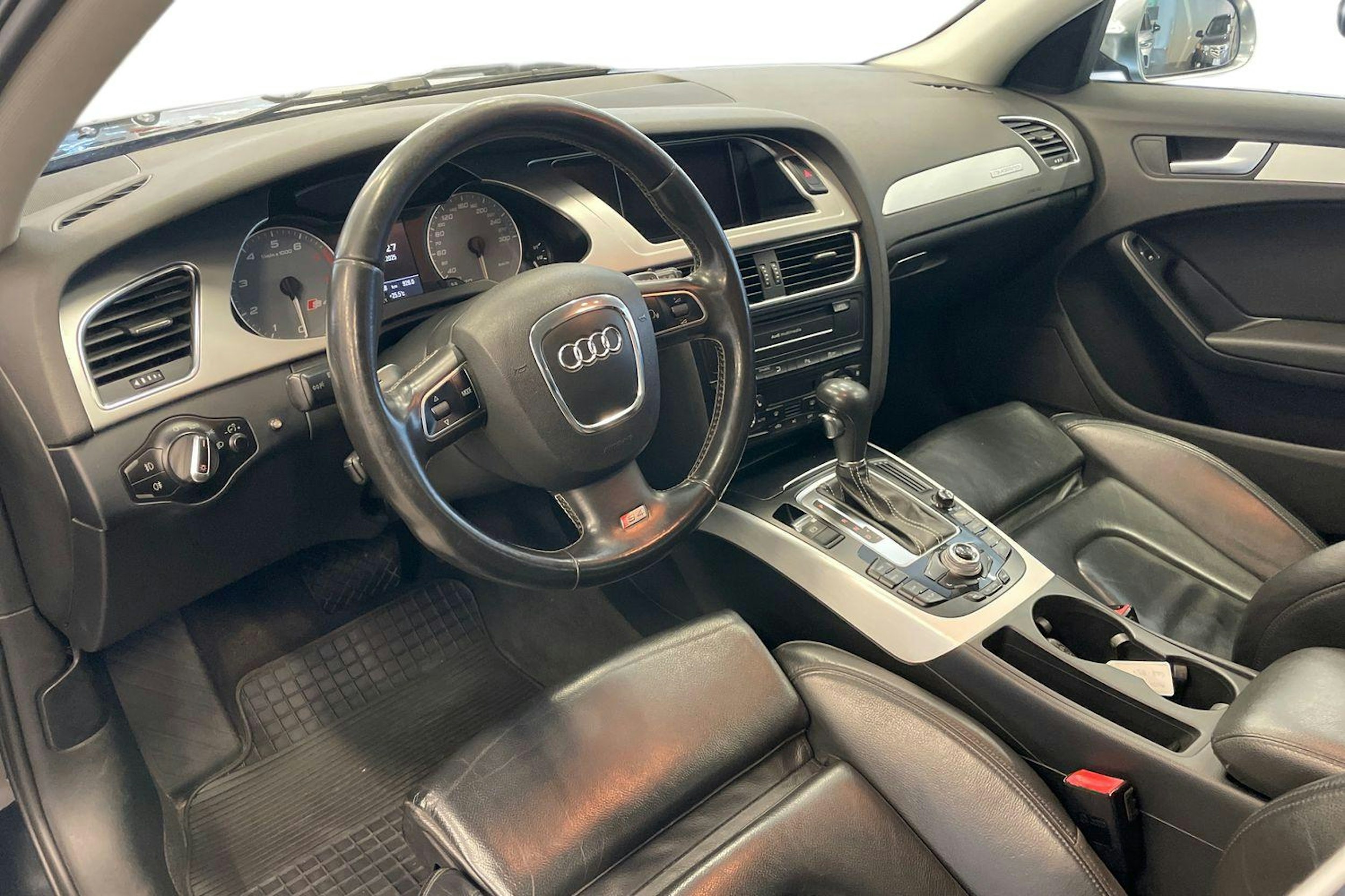 Musta Audi S4 Avant 2011 kuva 7.