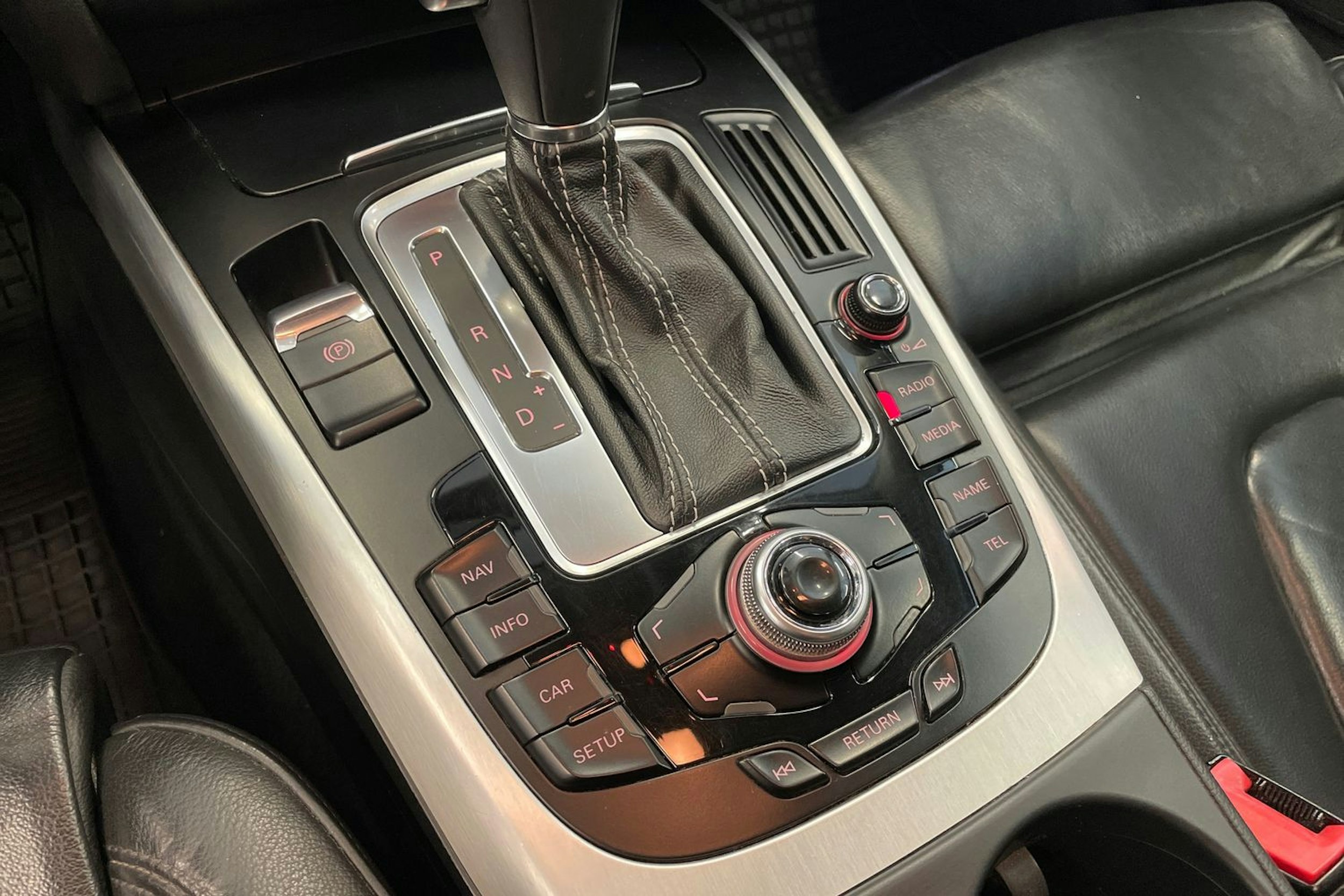 Musta Audi S4 Avant 2011 kuva 17.