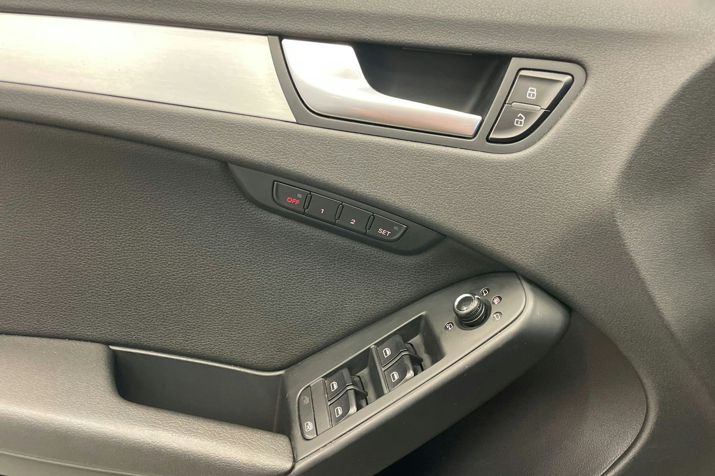 Musta Audi S4 Avant 2011 kuva 21.