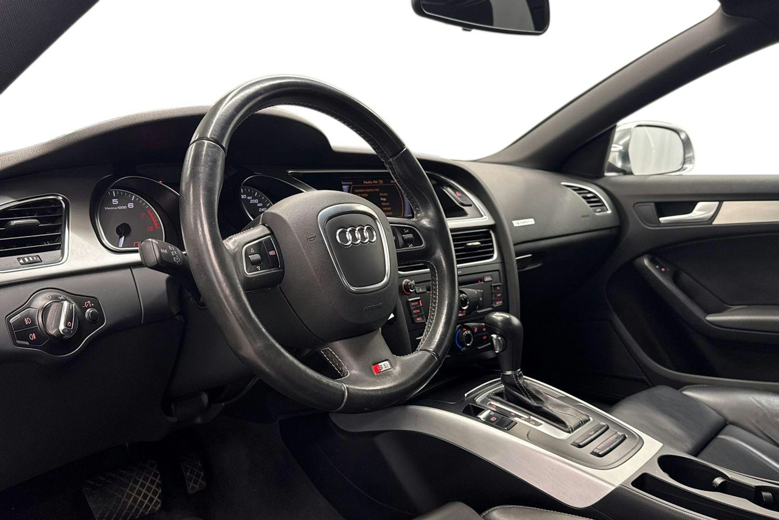 Musta Audi S5 2011 kuva 7.