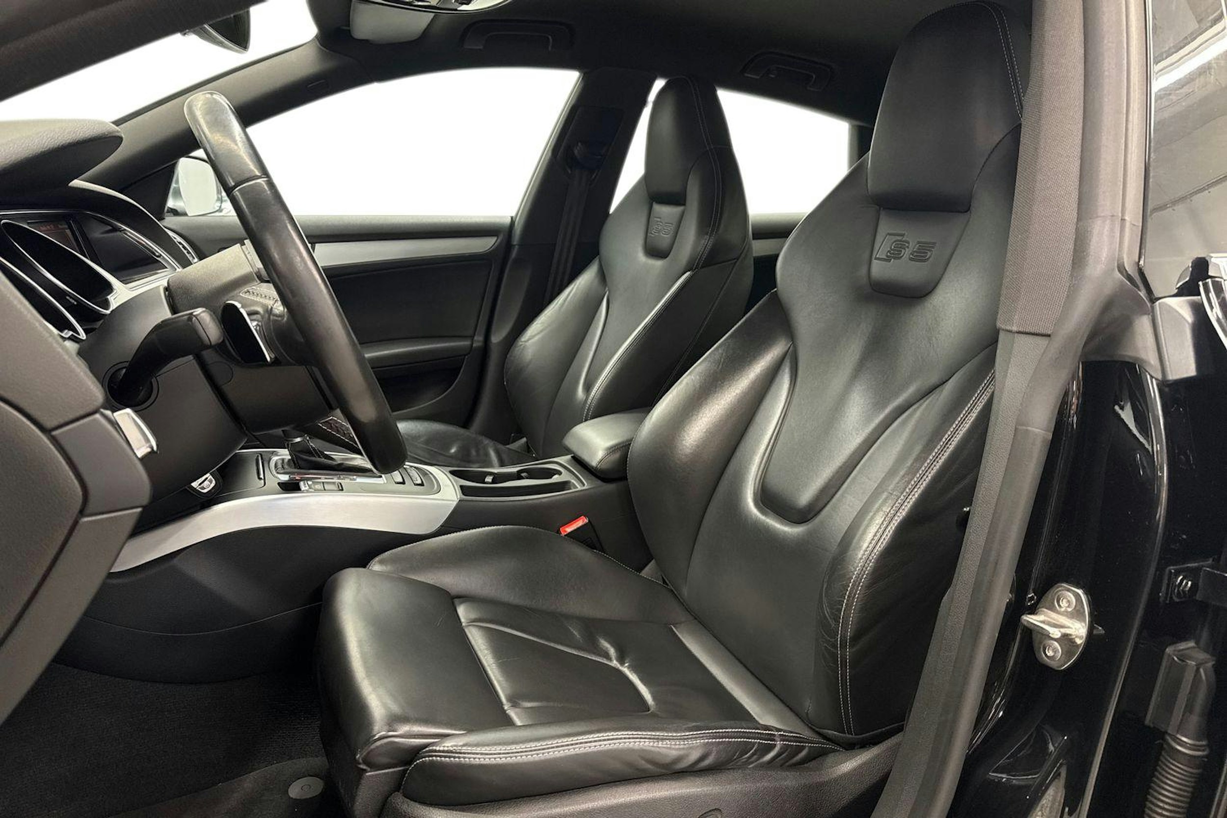 Musta Audi S5 2011 kuva 11.
