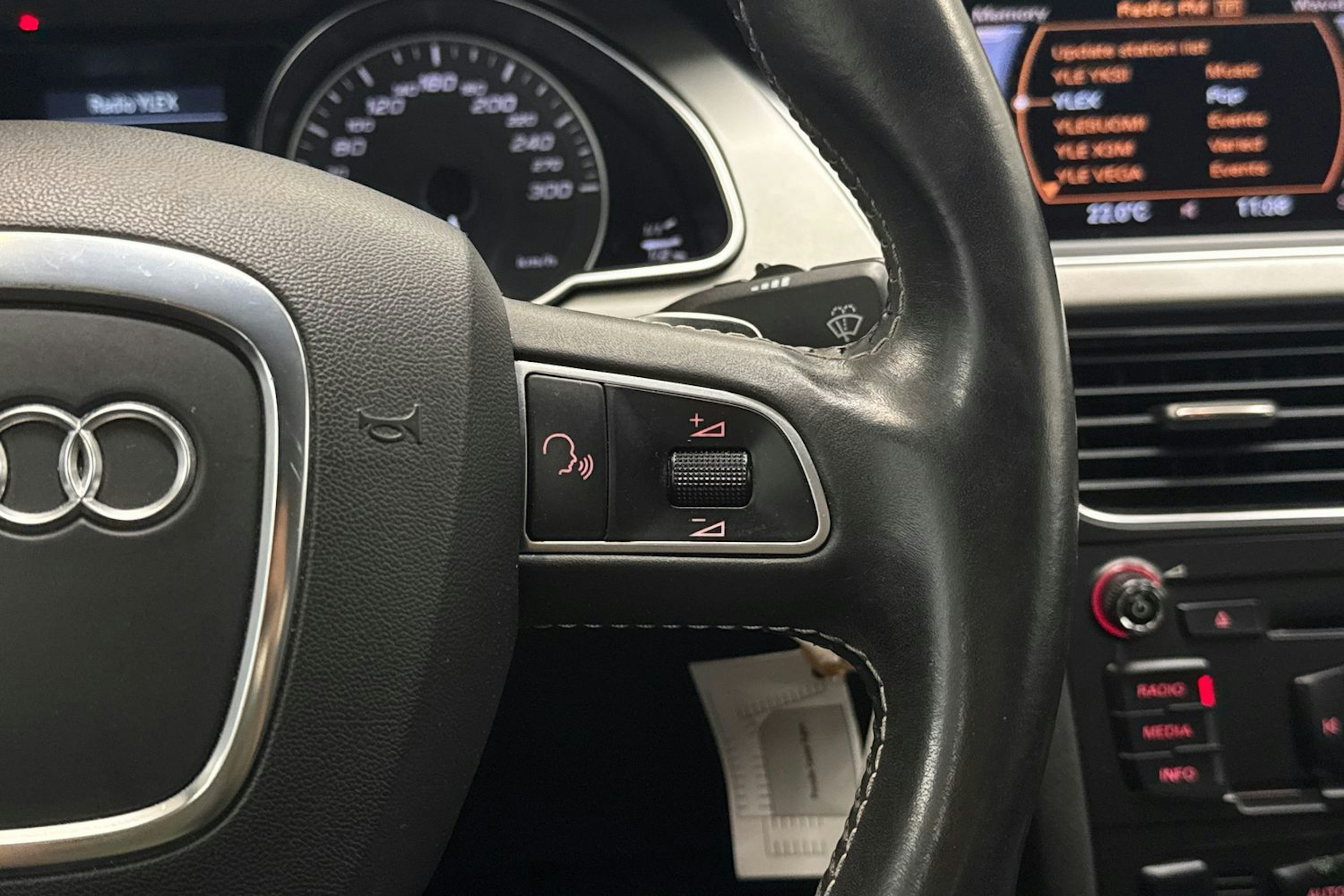 Musta Audi S5 2011 kuva 16.