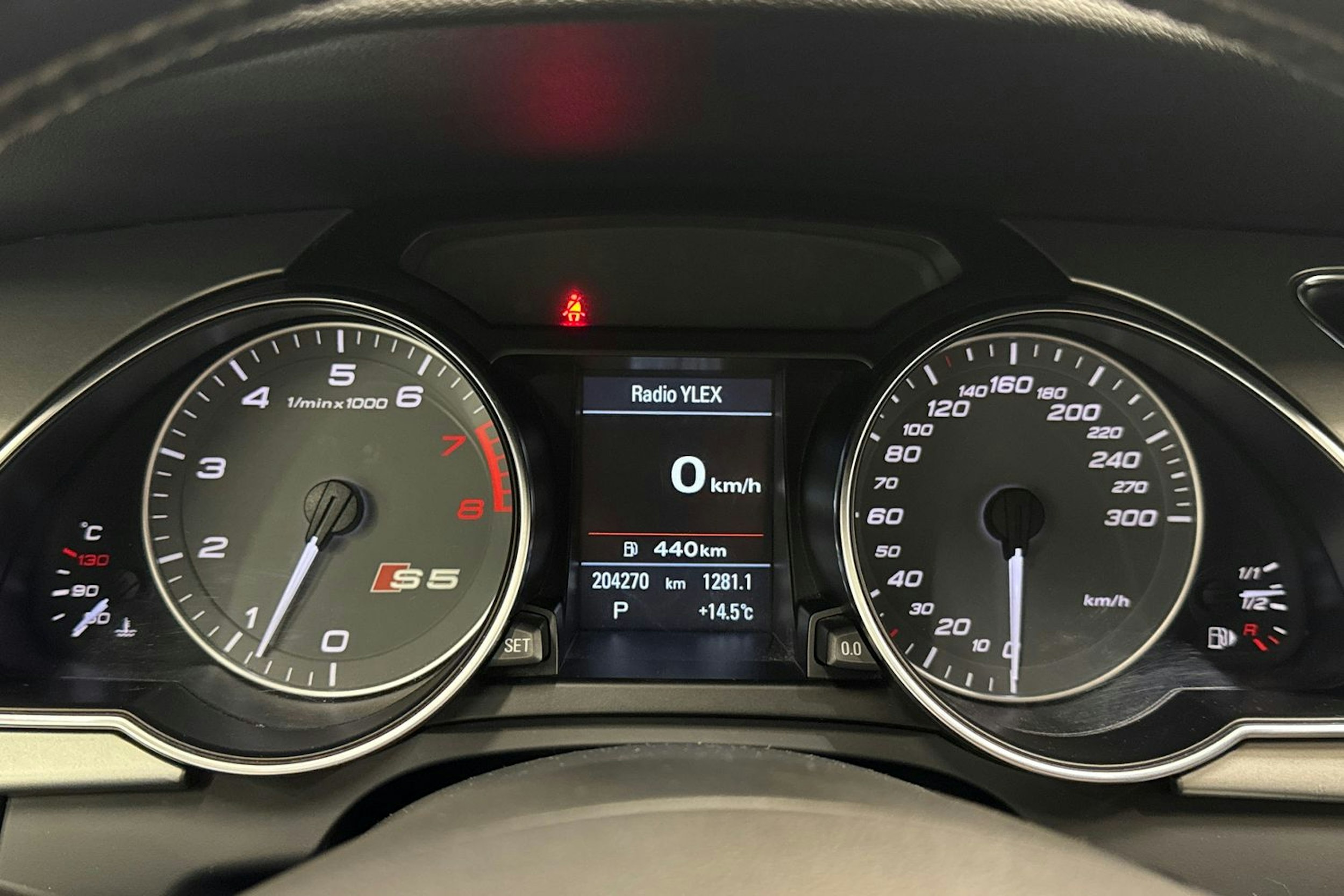 Musta Audi S5 2011 kuva 17.