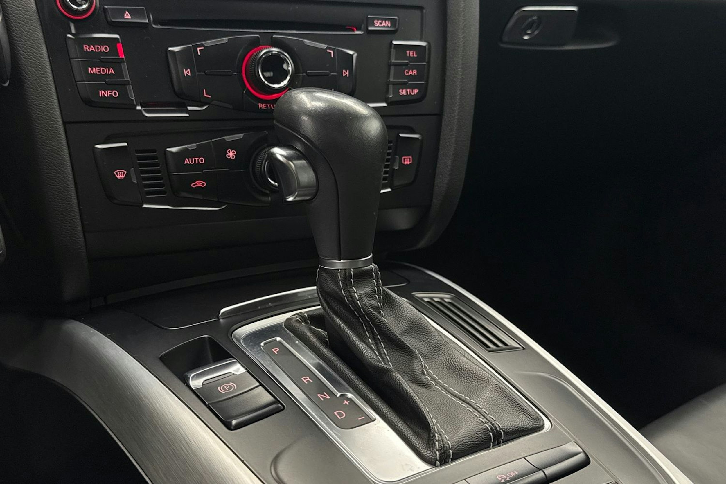 Musta Audi S5 2011 kuva 19.