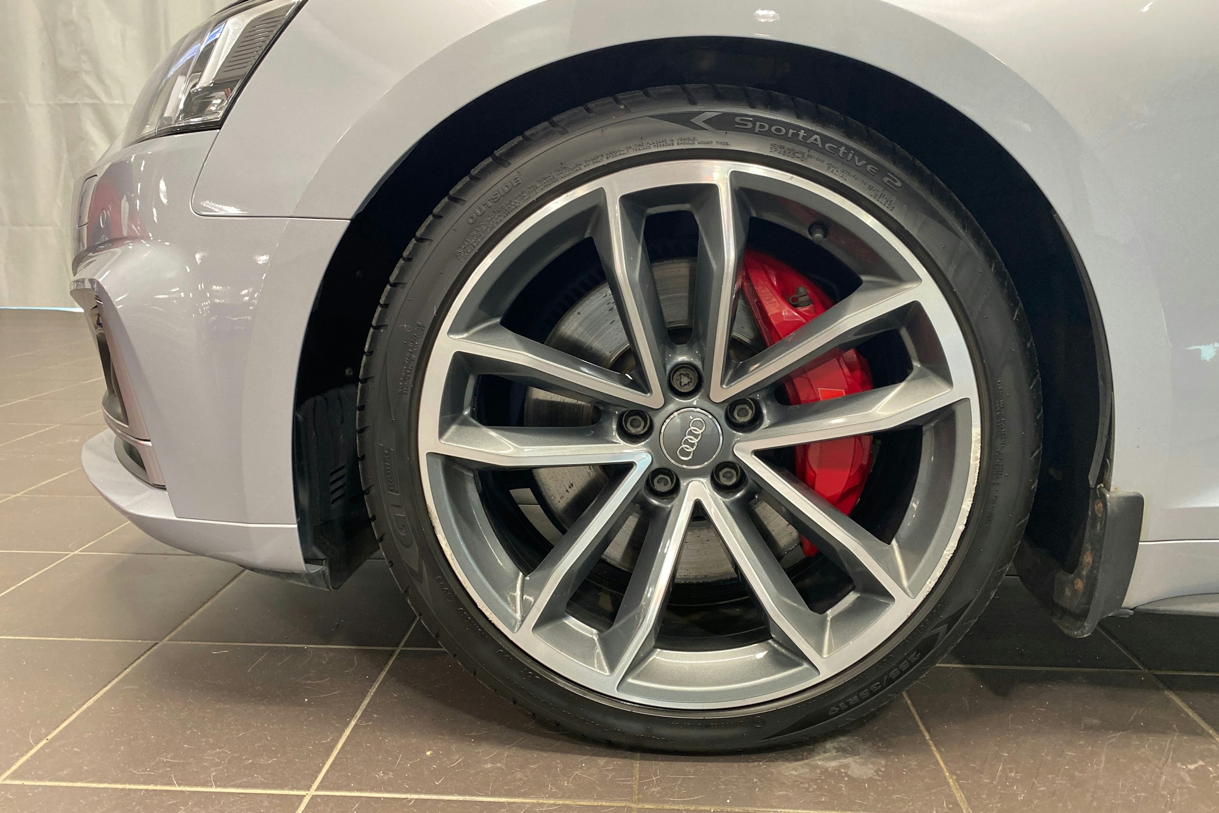 harmaa Audi S5 2017 kuva 11.