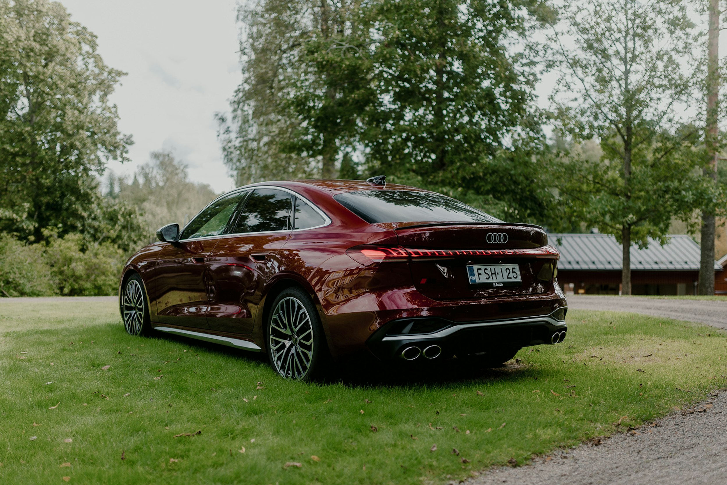 punainen Audi S5 2024 kuva 4.