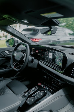 punainen Audi S5 2024 kuva 8.